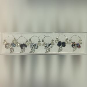 Wine tea cup charms. Black. F